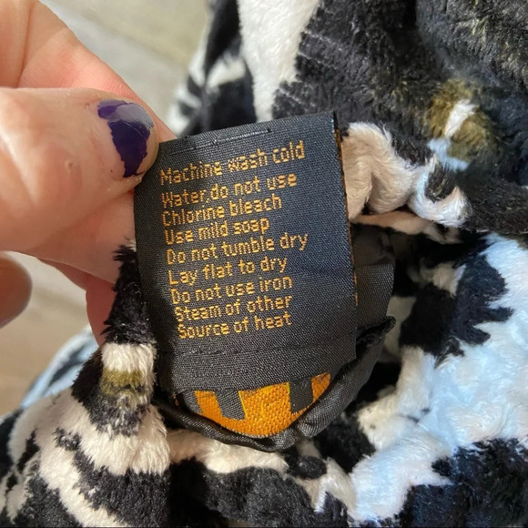 UbU women’s‎ hand crafted black  and white zip up jacket in size medium - Picture 9 of 10